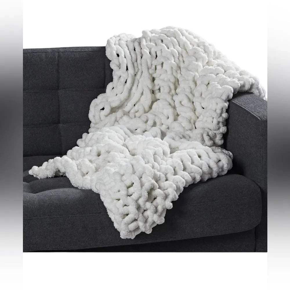 AVIVA STANOFF MARSHMALLOW POLYESTER THROW‎